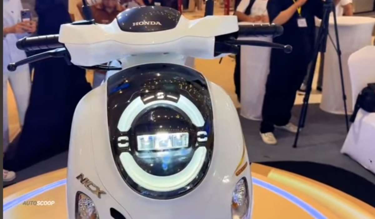 Honda Scoopy 2025 front