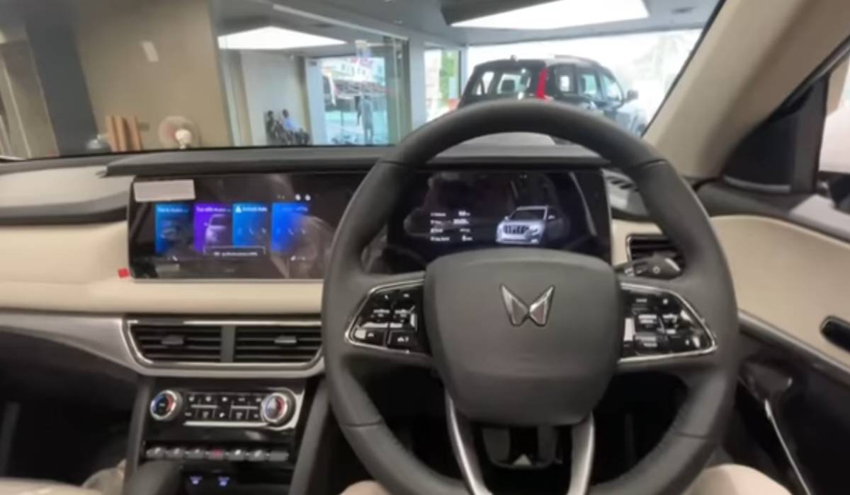 New Mahindra XUV700