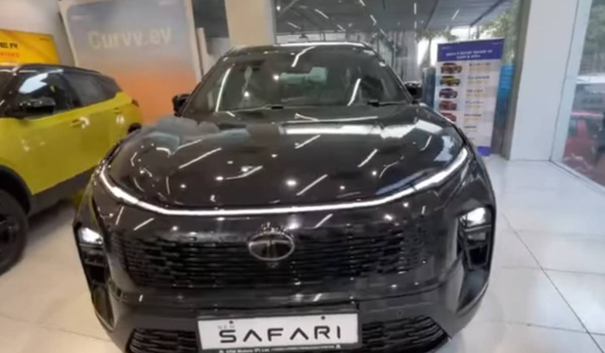 Tata Safari Petrol 2025