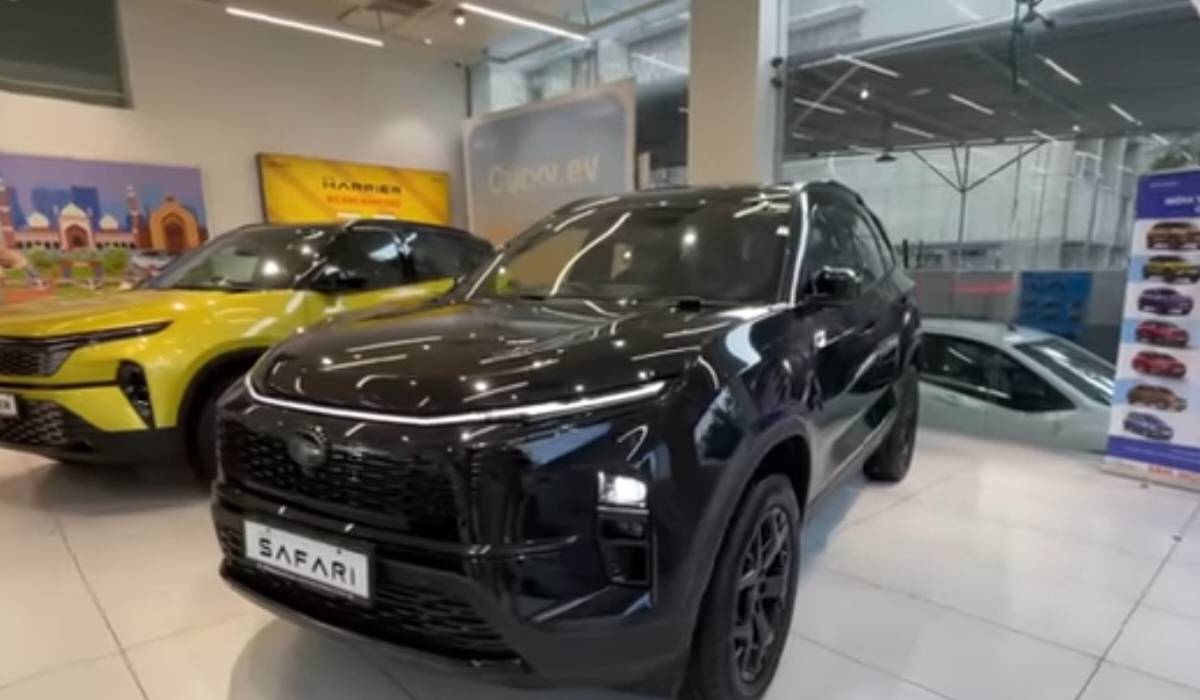 Tata Safari Petrol 2025