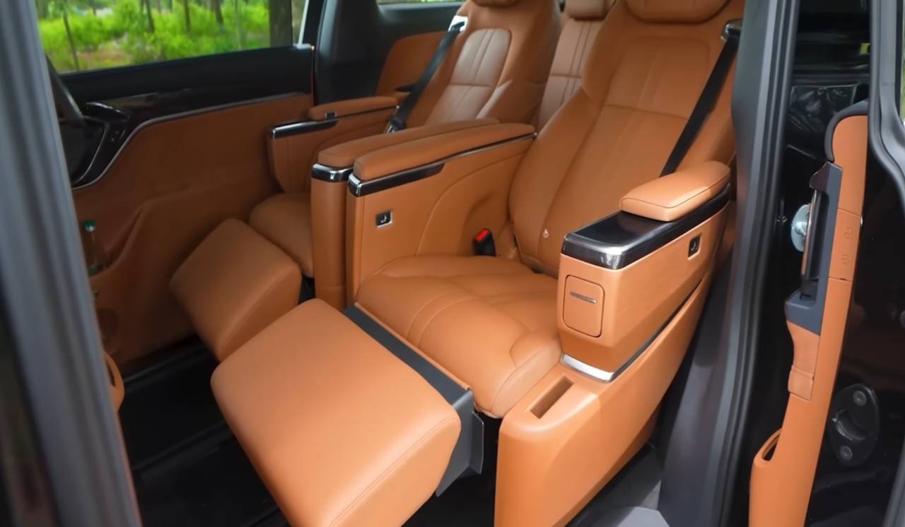 MG M9 Launch interior