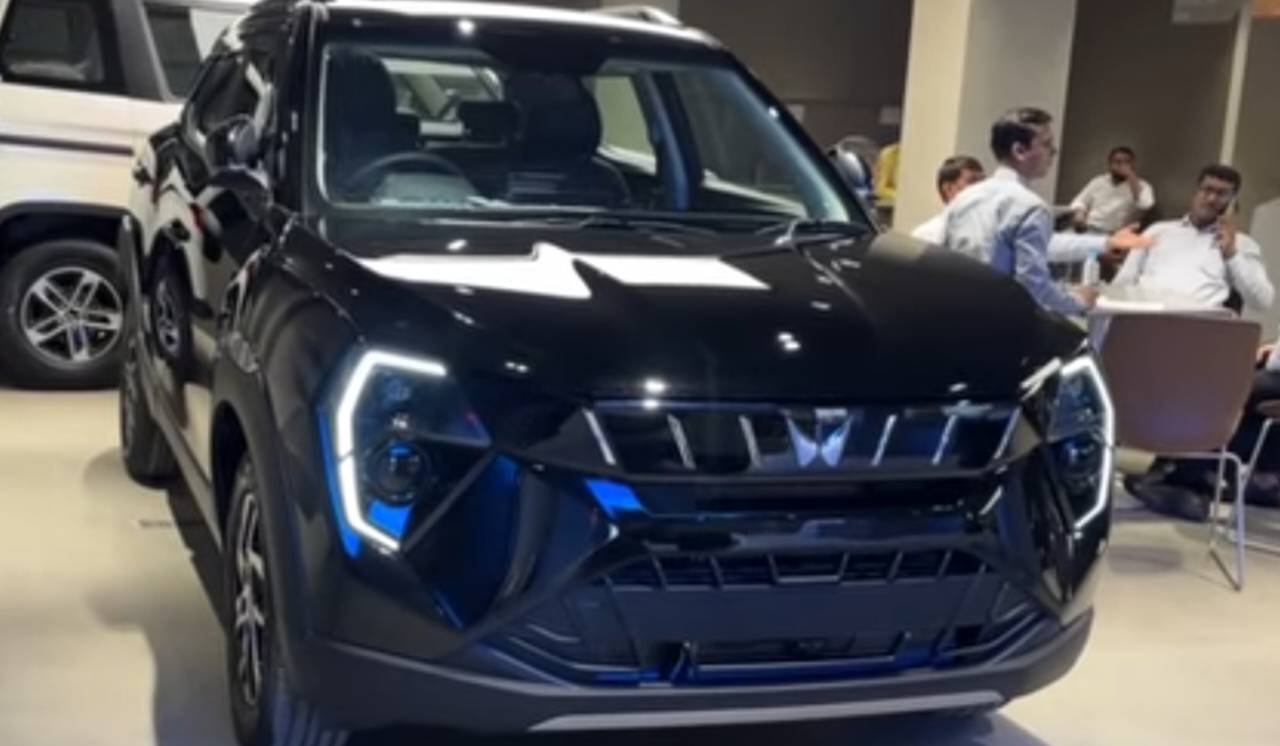 Mahindra XUV3XO AX5