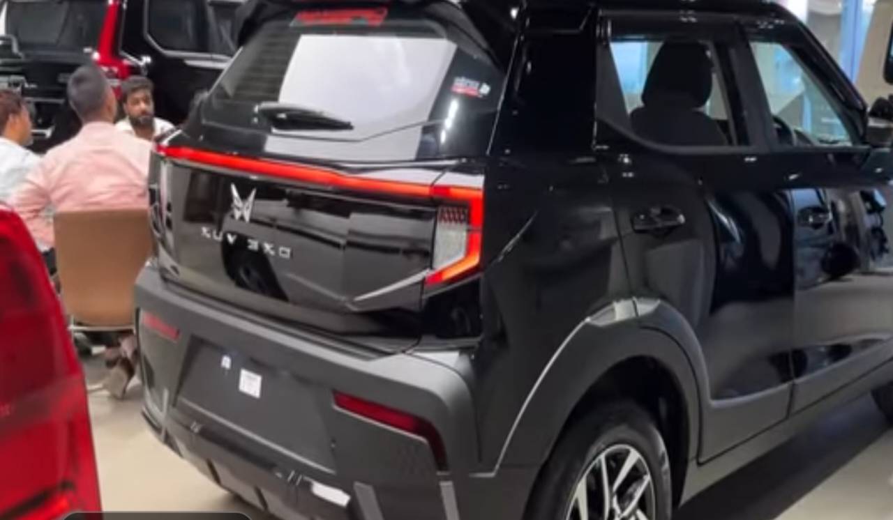 Mahindra XUV3XO AX5