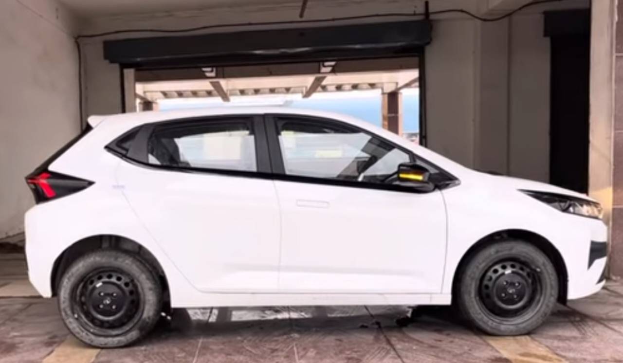 Tata Altroz Base Smart Variant