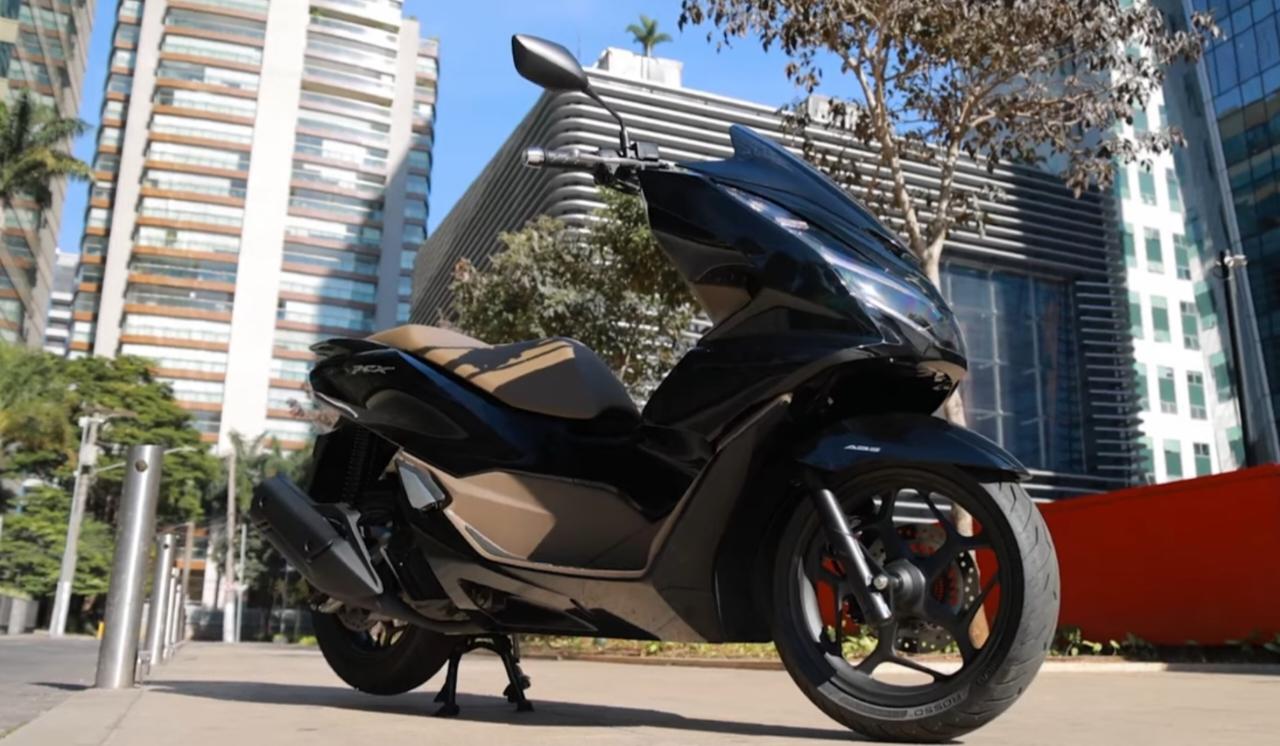 Honda PCX 160 maxi scooter 2025