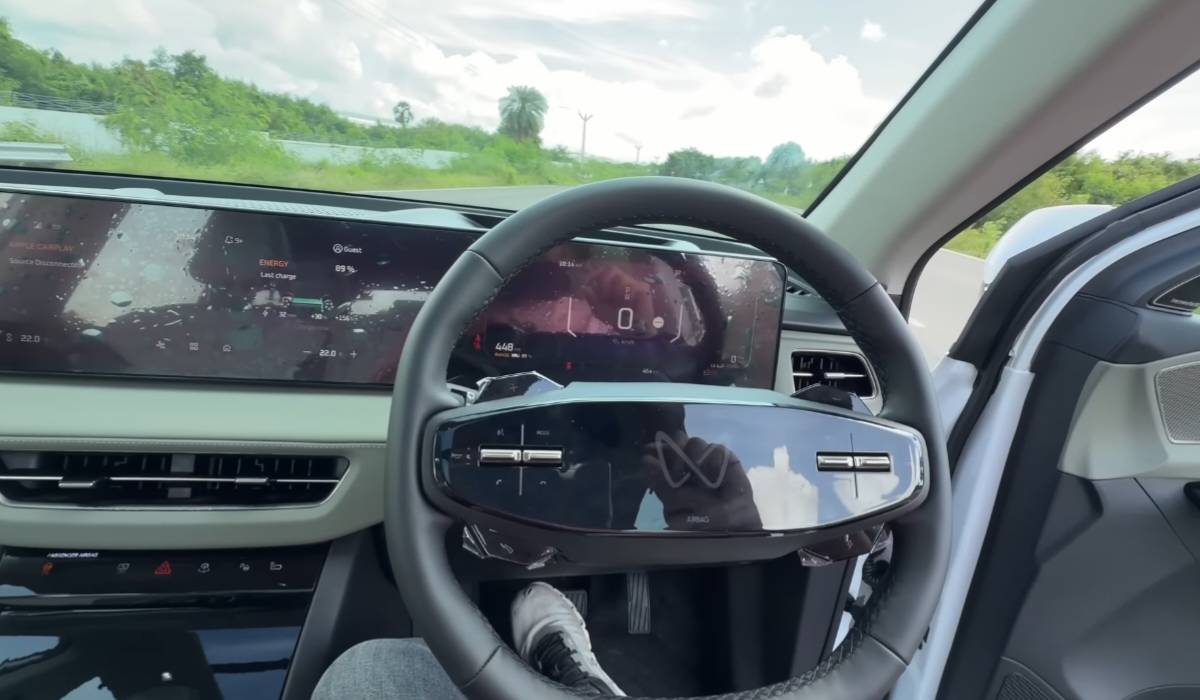 Mahindra XEV 9S interior