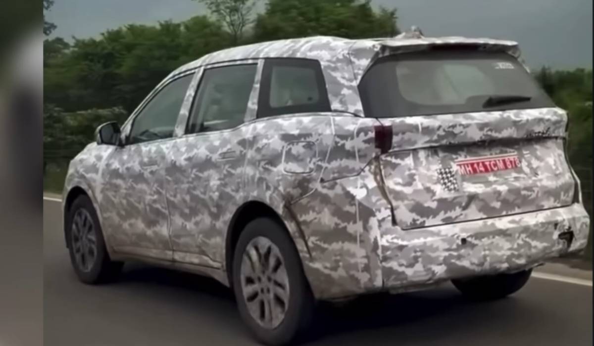Mahindra XUV700 Back side spy shot