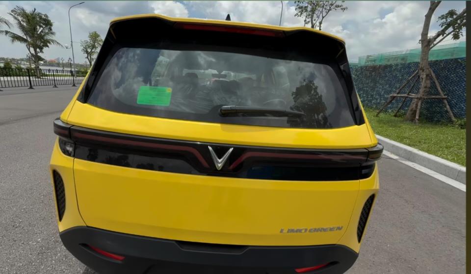 VinFast Limo Green 7 Seater