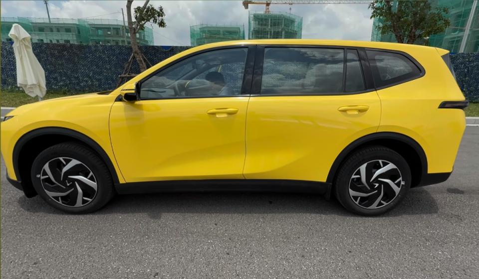 VinFast Limo Green 7 Seater